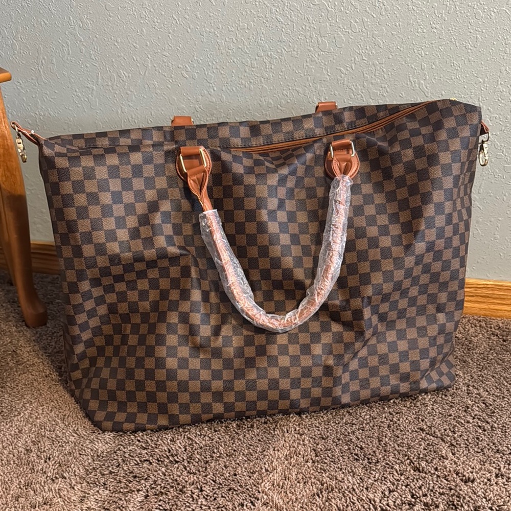 Elegant Brown Checkered Tote with Sturdy Handles